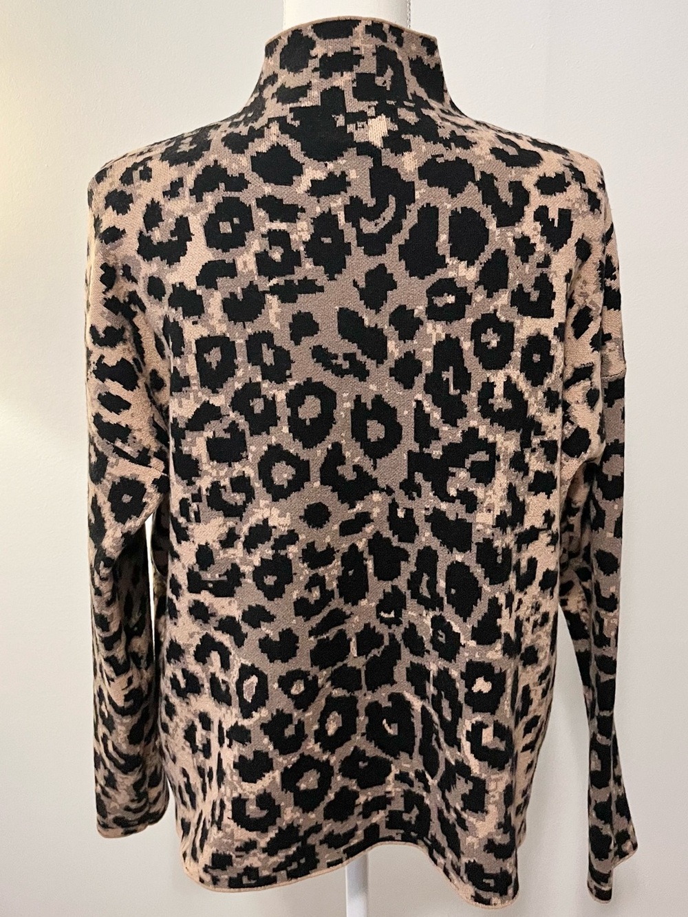 Nicole Miller New York Mock Neck Leopard Print Pullover Sweater. Size X-Large - Picture 6 of 7